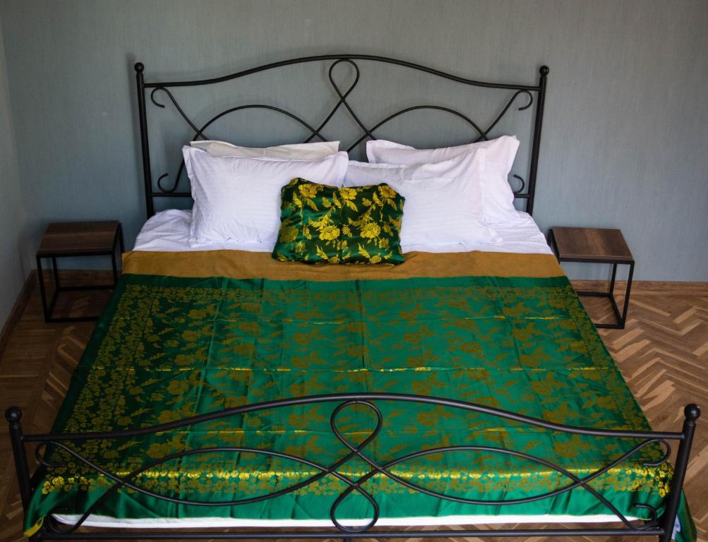 Sunflower Hotel room 6
